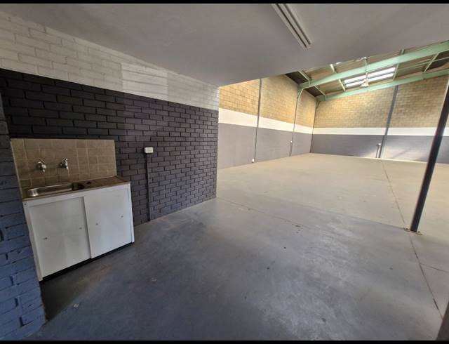 504M² WAREHOUSE TO LET IN WADEVILLE